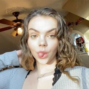 Meet your Posher, Ella